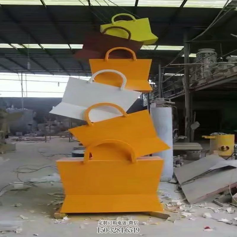 达州烤漆挎包雕塑制造商,室外软装,景观挎包雕塑制作 达州烤漆挎包雕塑制造商,室外软装,景观挎包雕塑制作